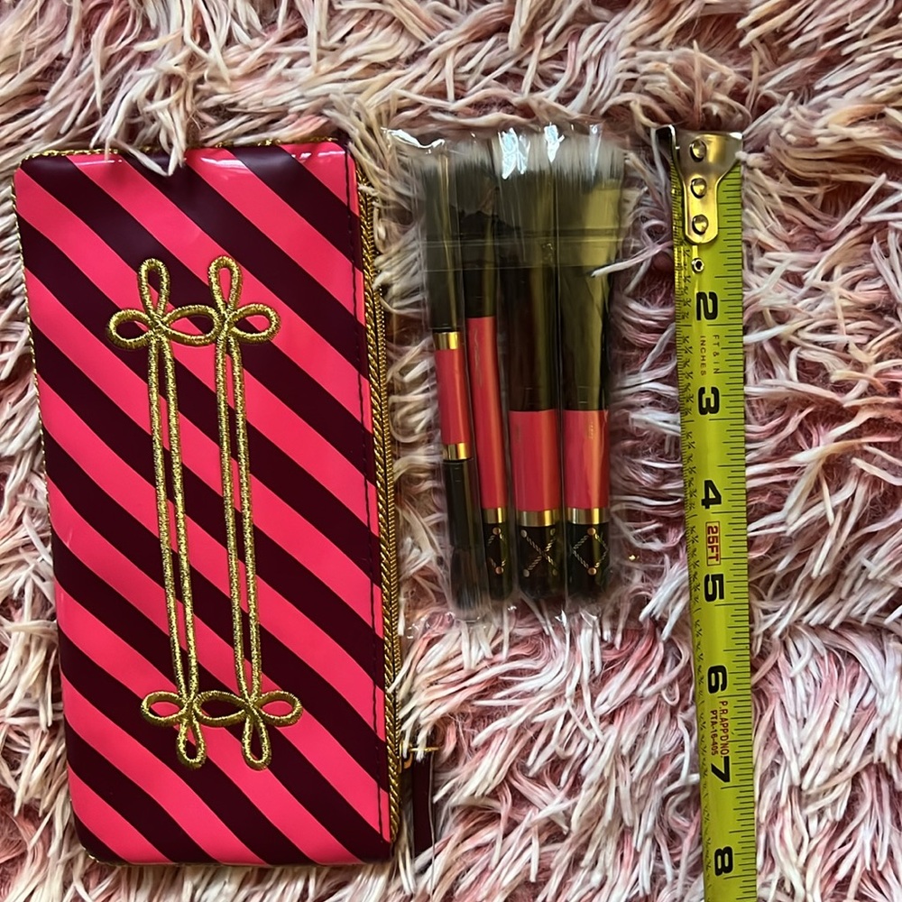 MAC Makeup Brush Kit Set Nutcracker Sweet Pink Four Brushes - Picture 6 of 9